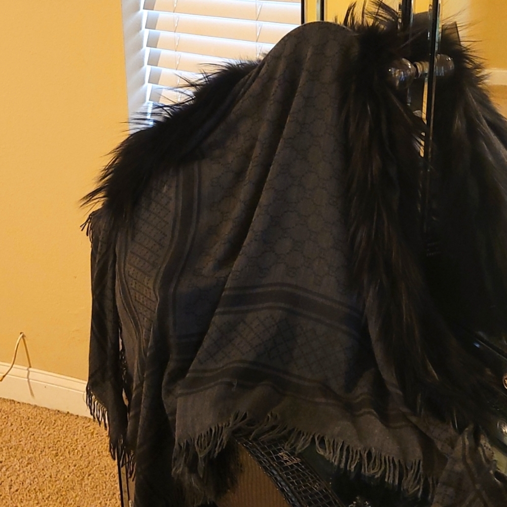 Gucci fur scarf